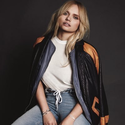 Photo of Alli Simpson